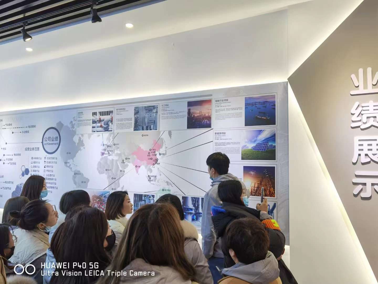 蜜桃国精产品二三三区视频